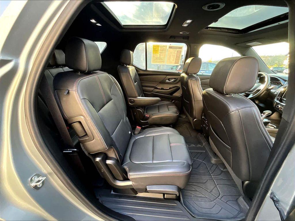used 2023 Chevrolet Traverse car, priced at $35,888