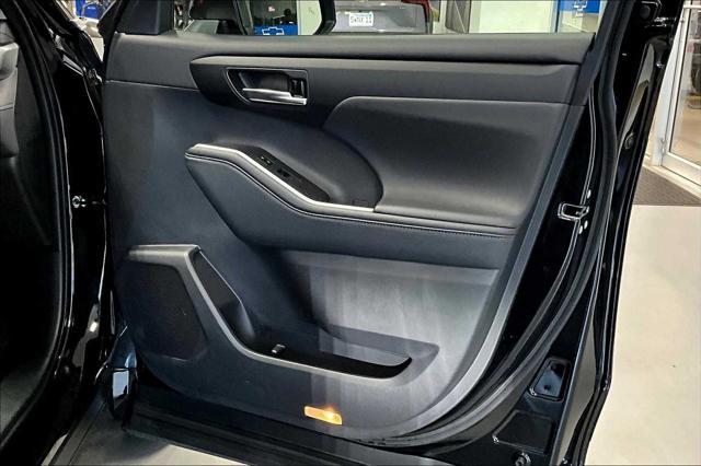 used 2024 Toyota Highlander car, priced at $43,765