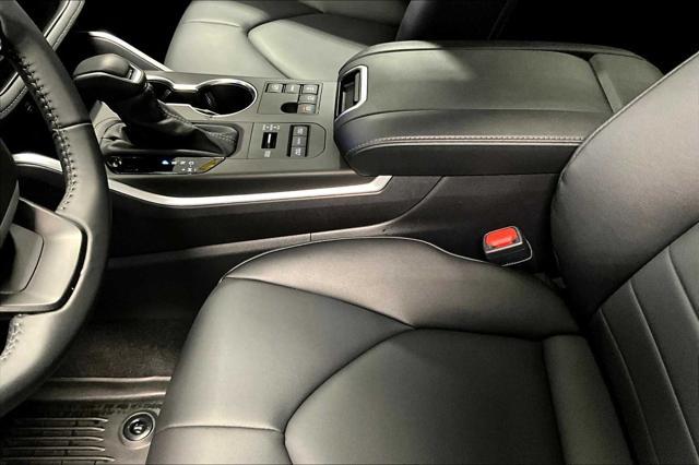 used 2024 Toyota Highlander car, priced at $43,765