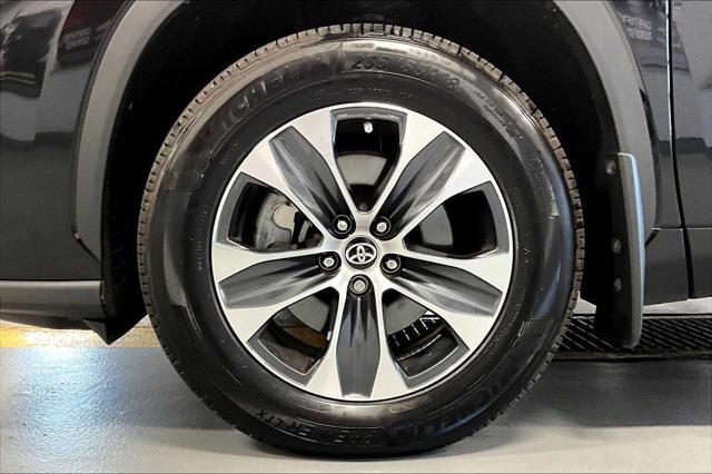 used 2024 Toyota Highlander car, priced at $43,765