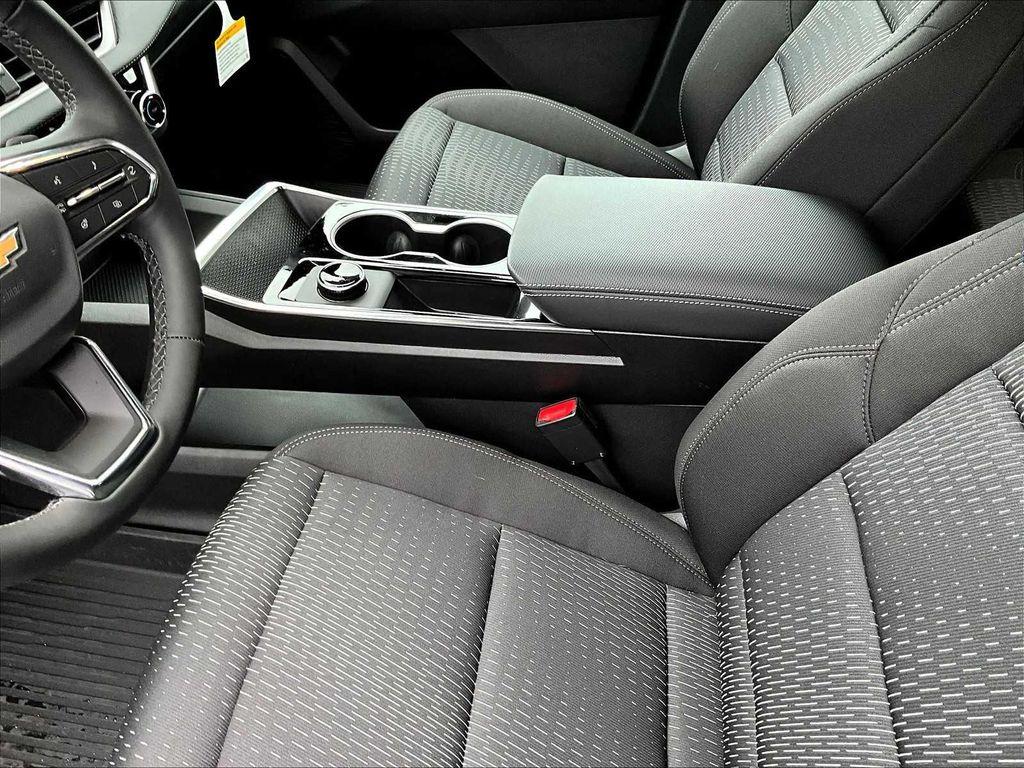 new 2026 Chevrolet Equinox car, priced at $32,090