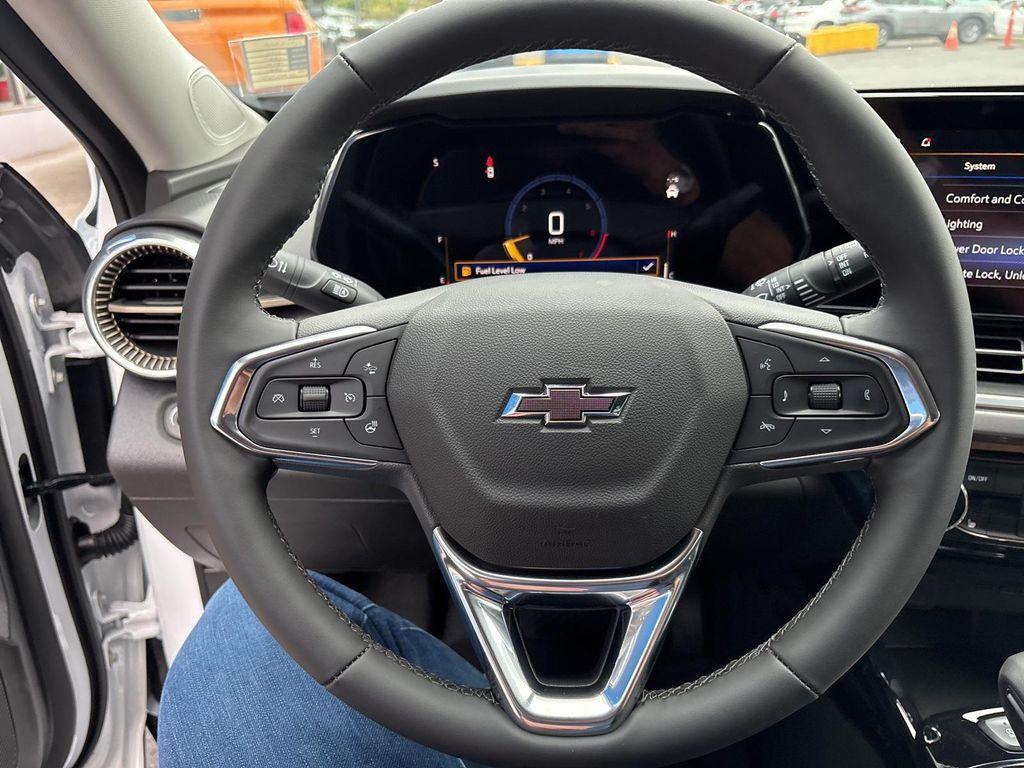 new 2025 Chevrolet Trax car, priced at $26,369