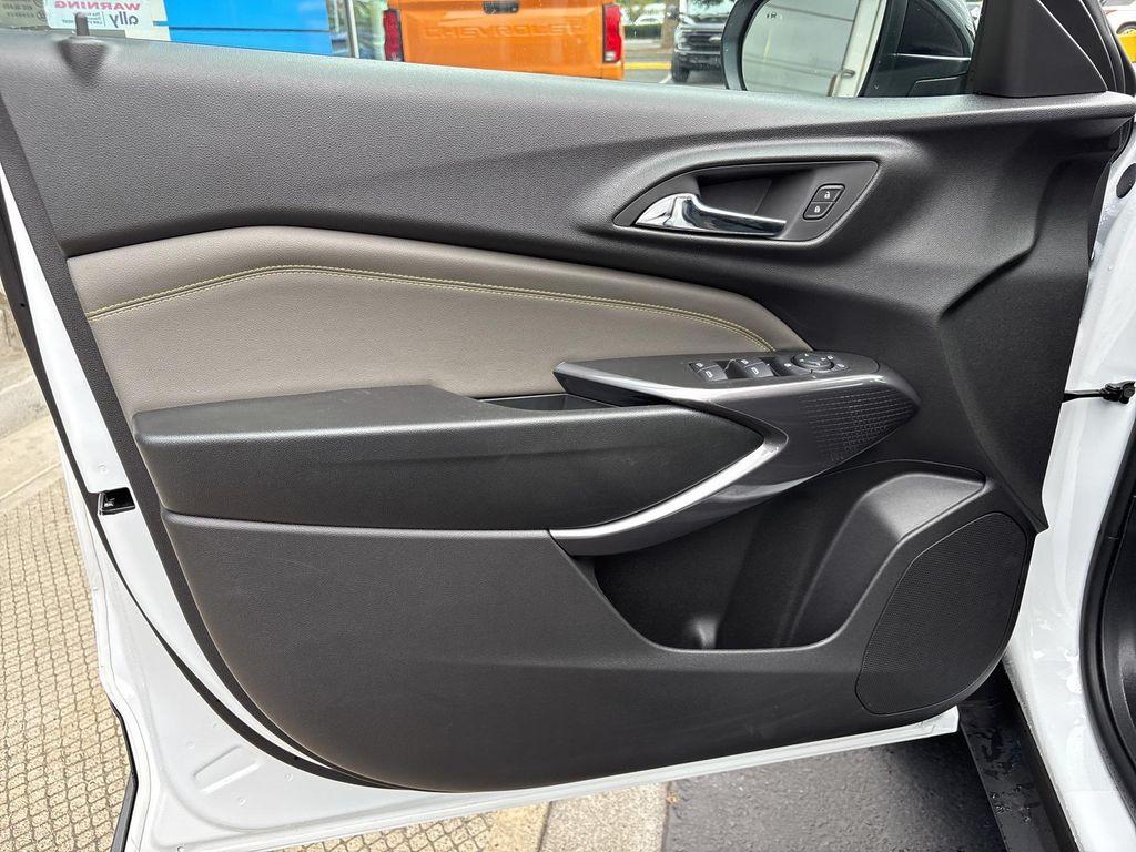 new 2025 Chevrolet Trax car, priced at $26,369