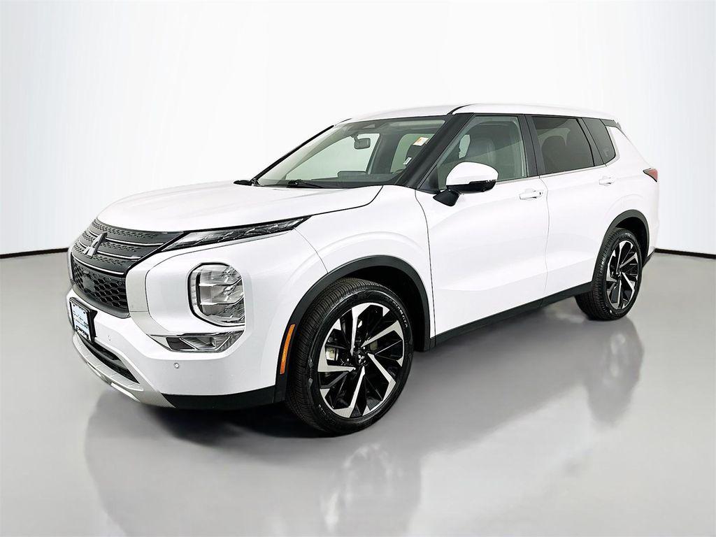 used 2024 Mitsubishi Outlander car, priced at $25,099