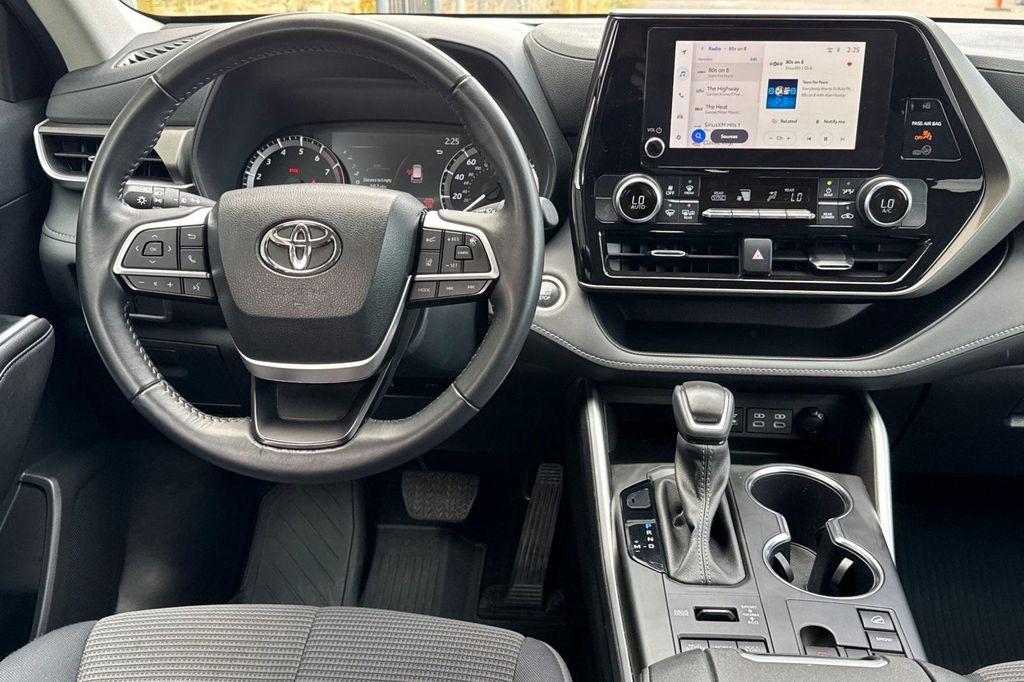 used 2024 Toyota Highlander car, priced at $35,415