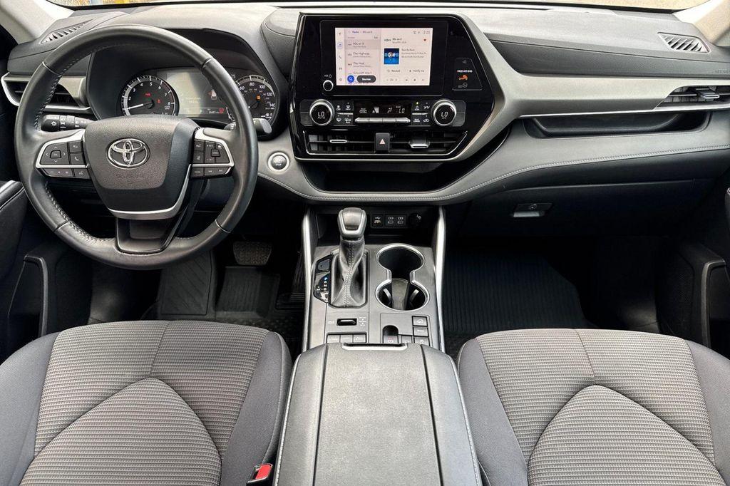 used 2024 Toyota Highlander car, priced at $35,415