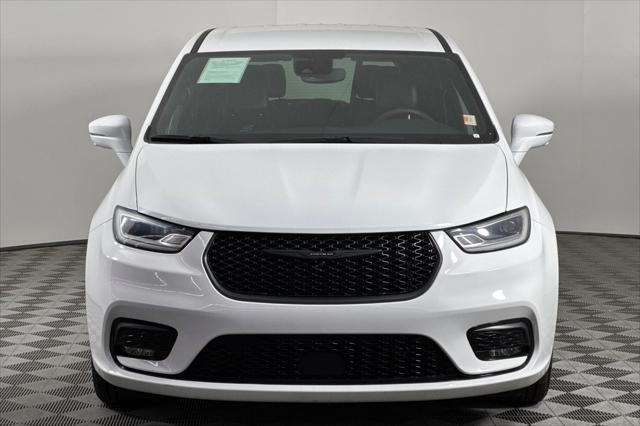 used 2022 Chrysler Pacifica Hybrid car, priced at $26,795