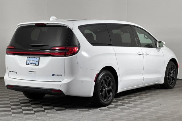 used 2022 Chrysler Pacifica Hybrid car, priced at $26,795
