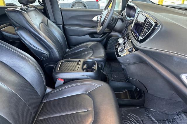 used 2022 Chrysler Pacifica Hybrid car, priced at $26,795