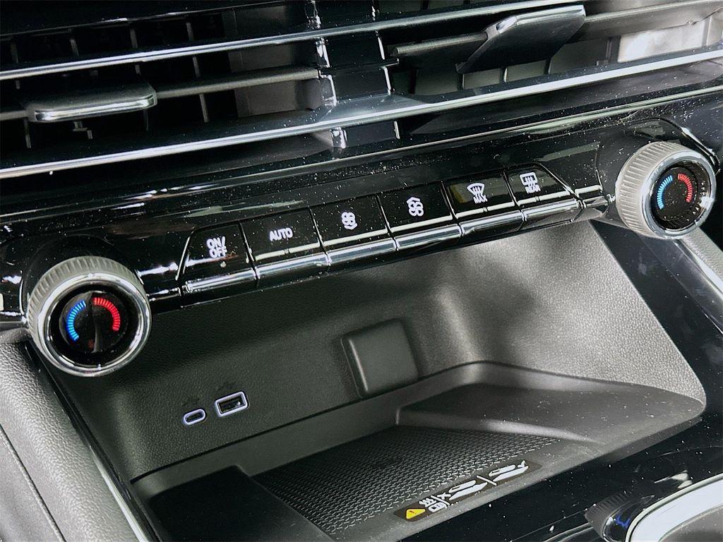 new 2026 Chevrolet Traverse car, priced at $49,024