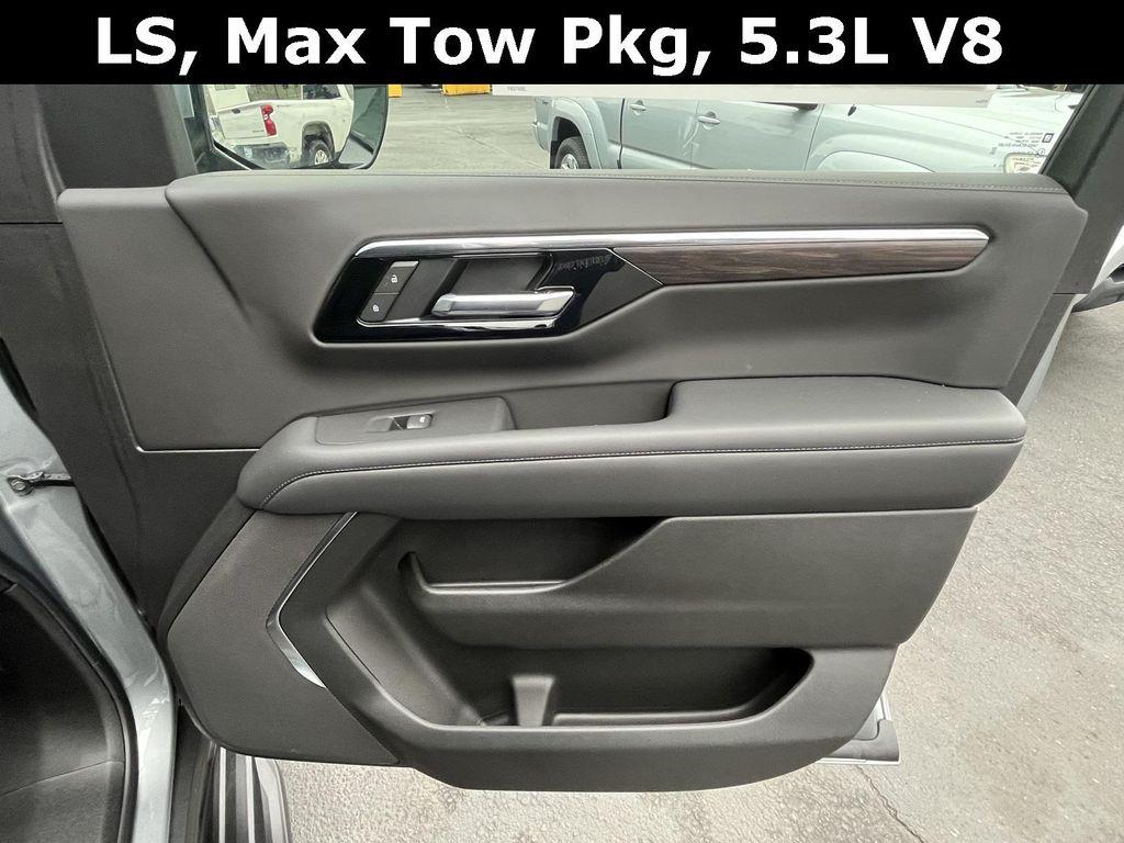 new 2025 Chevrolet Suburban car, priced at $66,241
