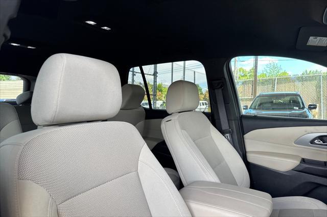 used 2022 Chevrolet Traverse car, priced at $27,495