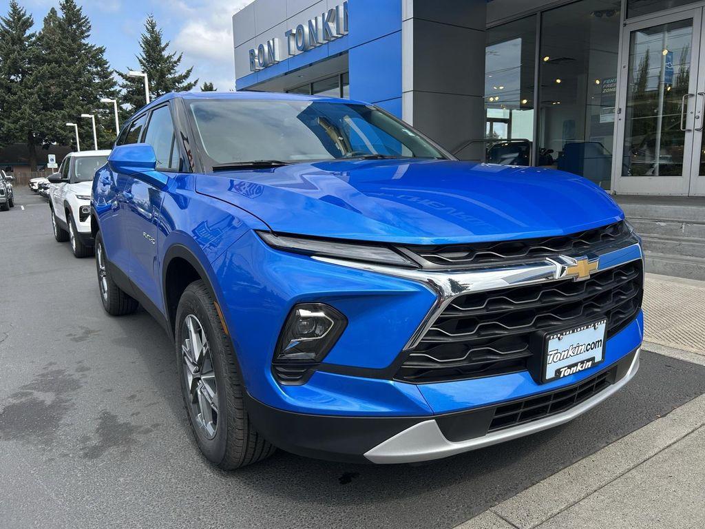 new 2025 Chevrolet Blazer car, priced at $33,946