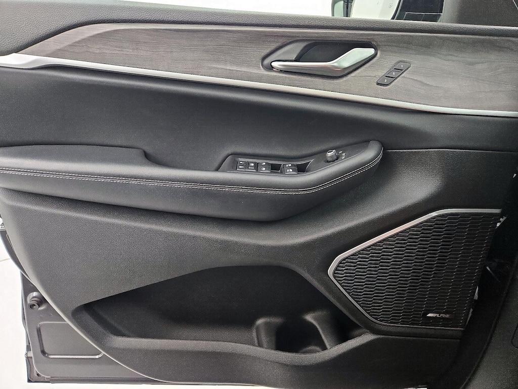 used 2022 Jeep Grand Cherokee car, priced at $32,998