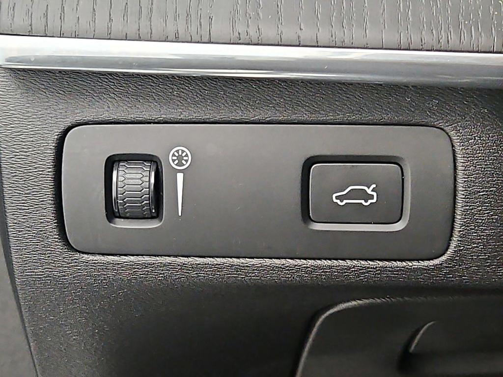 used 2020 Volvo XC90 car, priced at $34,998