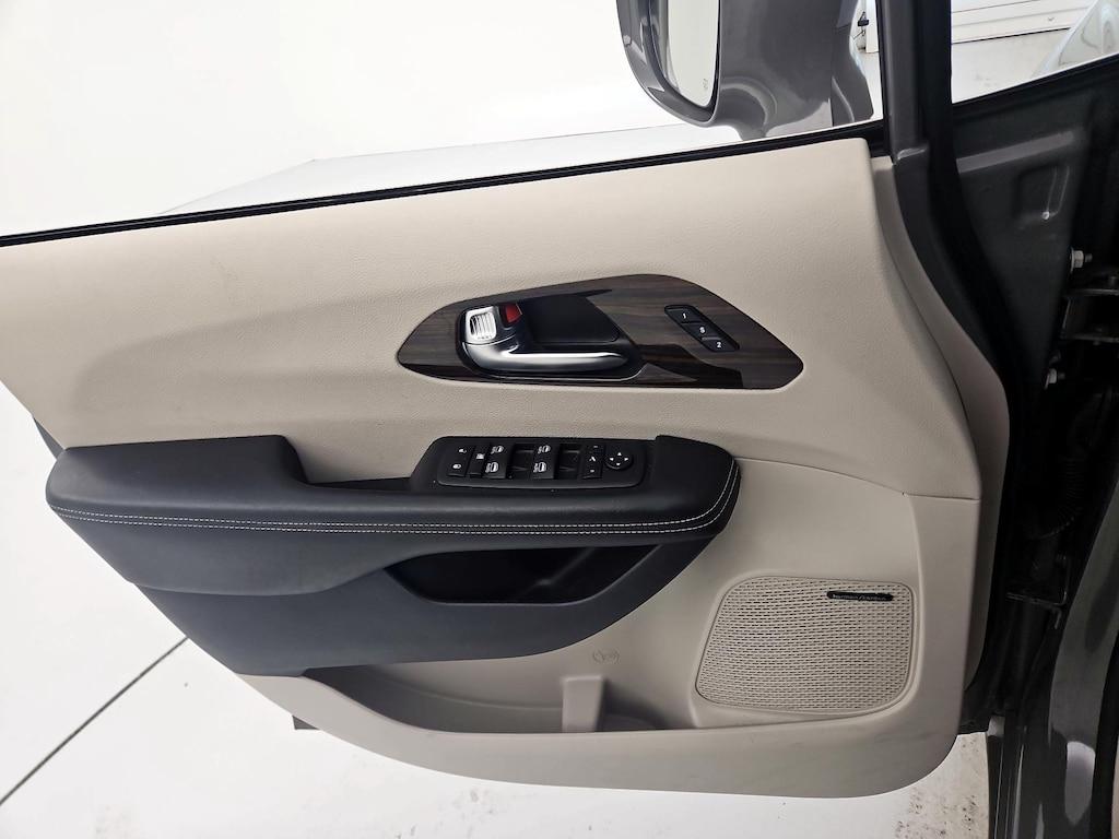 used 2022 Chrysler Pacifica car, priced at $27,998