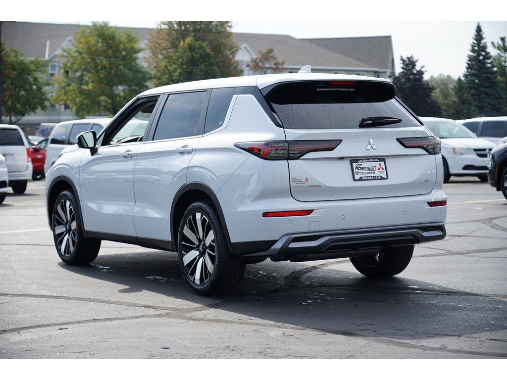 new 2025 Mitsubishi Outlander car