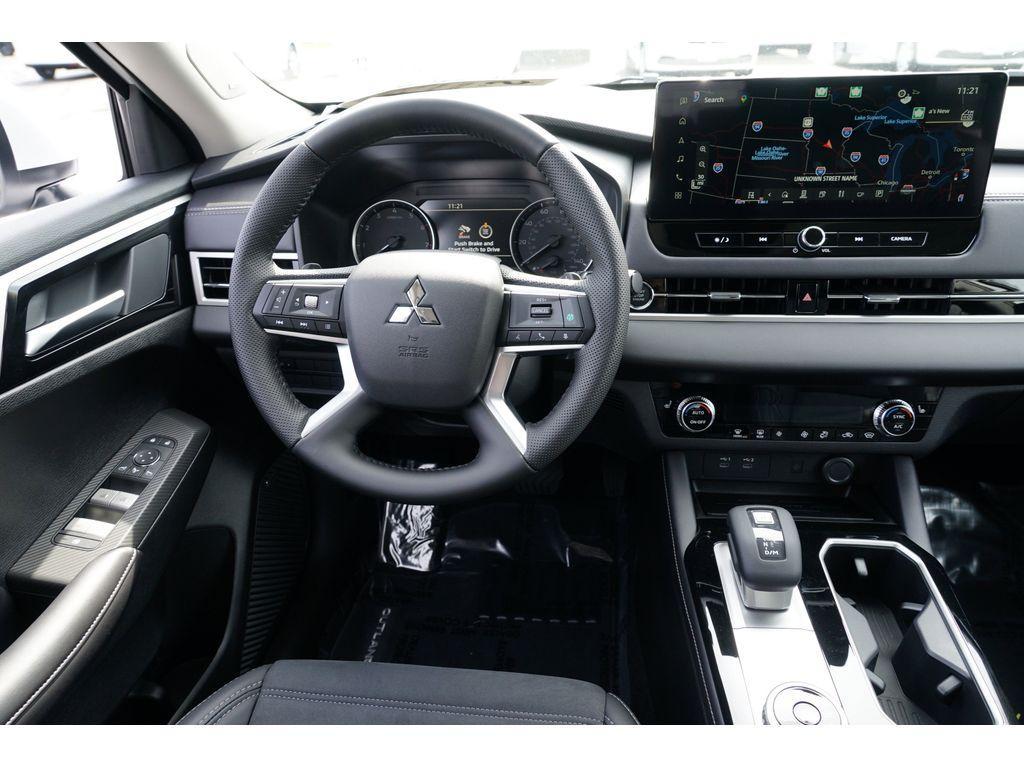 new 2025 Mitsubishi Outlander car