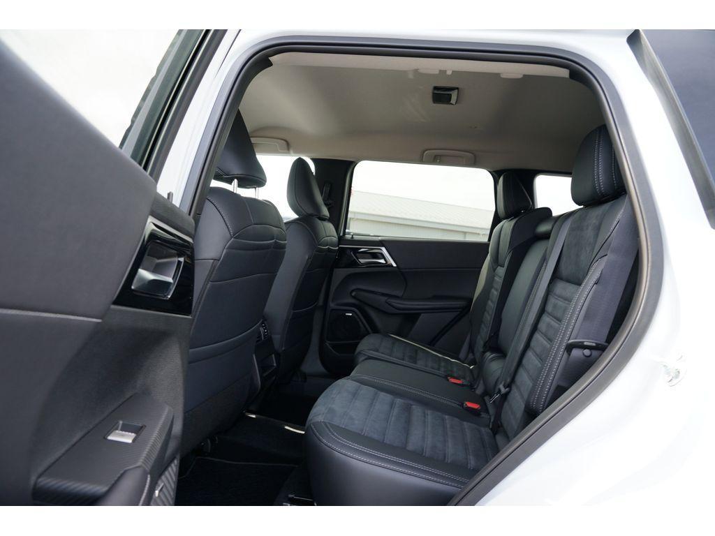 new 2025 Mitsubishi Outlander car