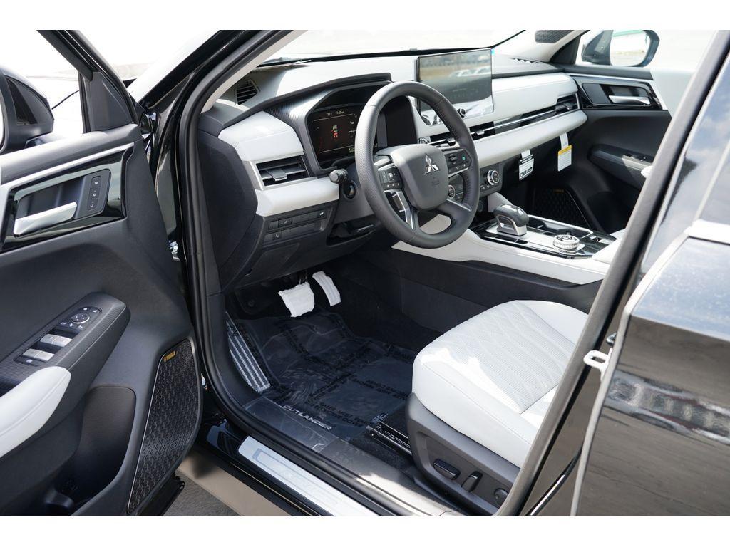 new 2025 Mitsubishi Outlander car, priced at $41,806