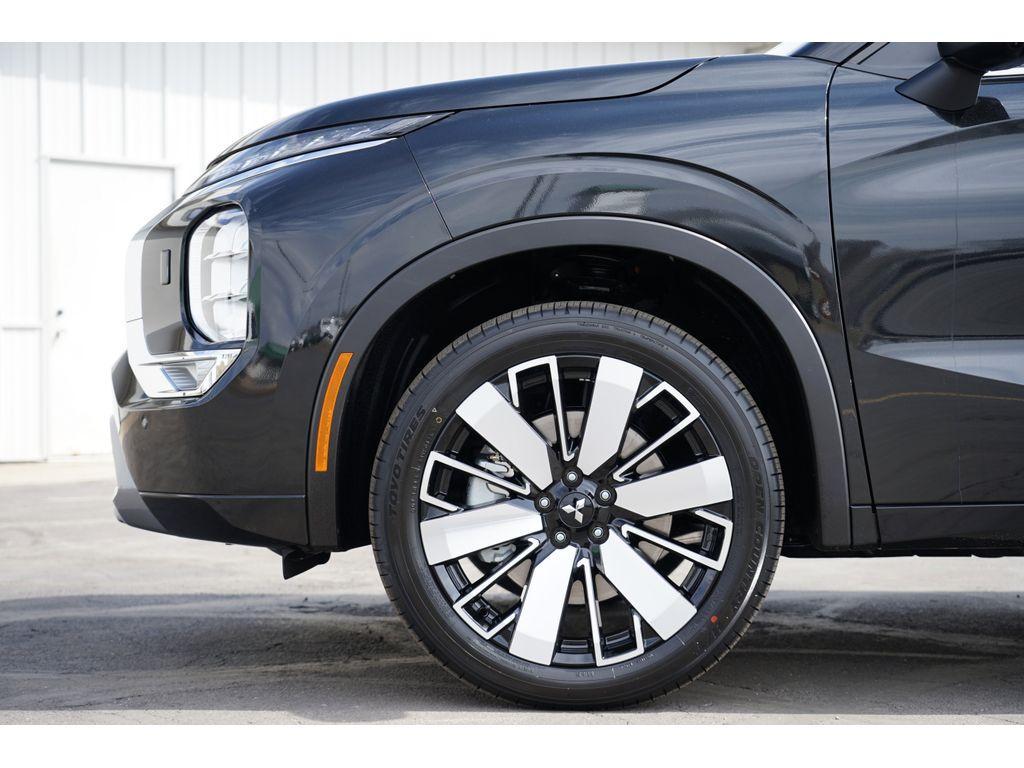 new 2025 Mitsubishi Outlander car, priced at $41,806
