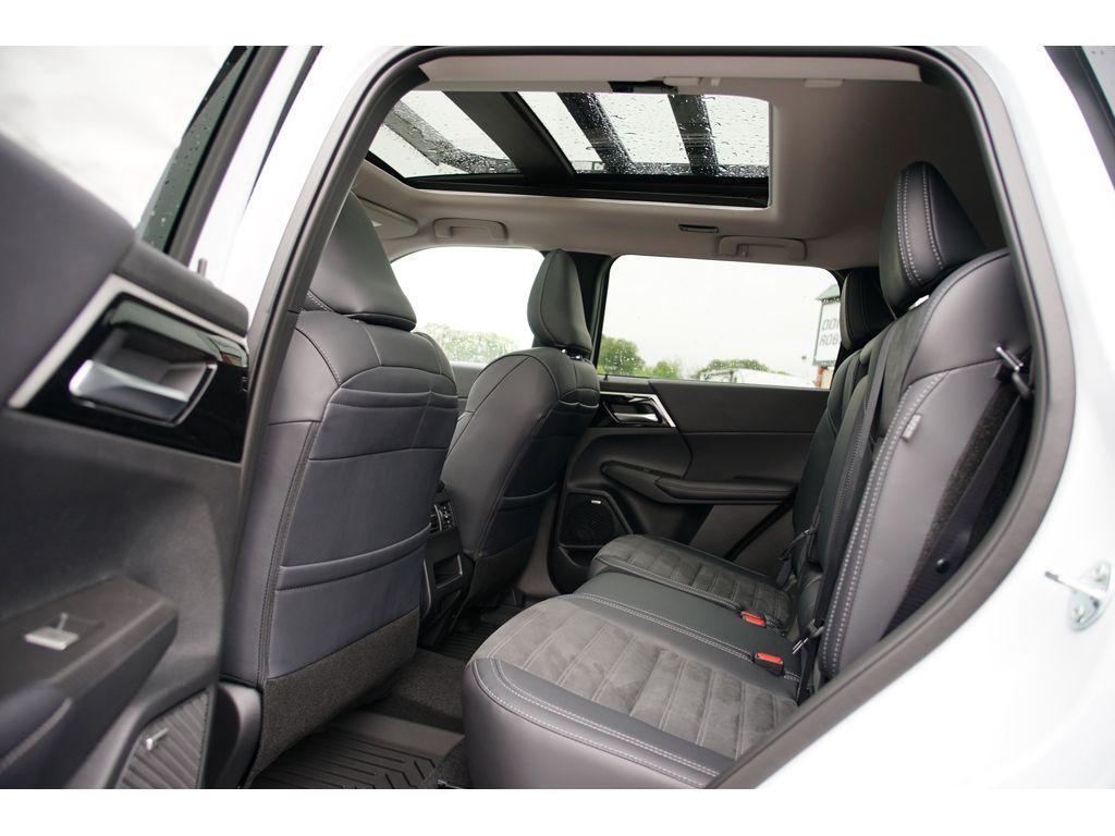 new 2025 Mitsubishi Outlander car, priced at $39,843