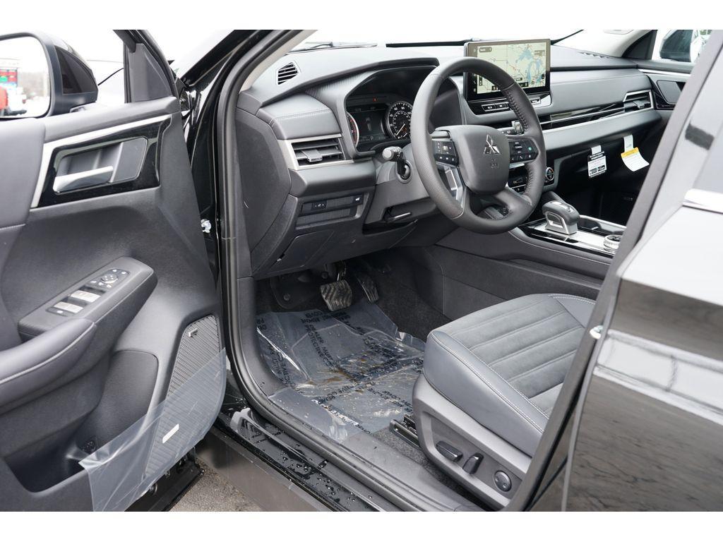 new 2025 Mitsubishi Outlander car, priced at $34,131