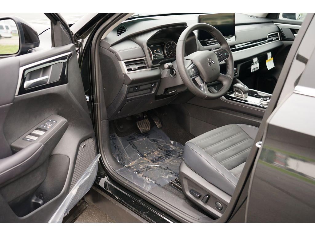 new 2025 Mitsubishi Outlander car, priced at $34,131