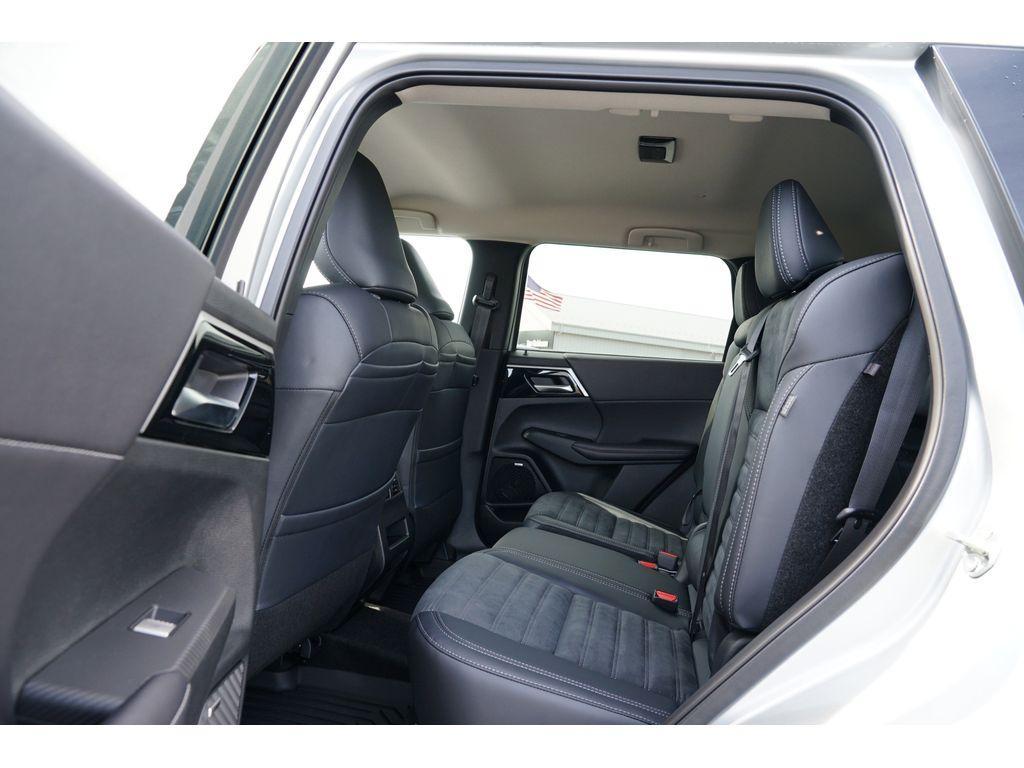 new 2025 Mitsubishi Outlander car