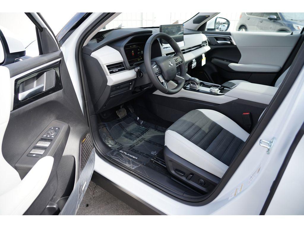 new 2025 Mitsubishi Outlander car, priced at $36,619