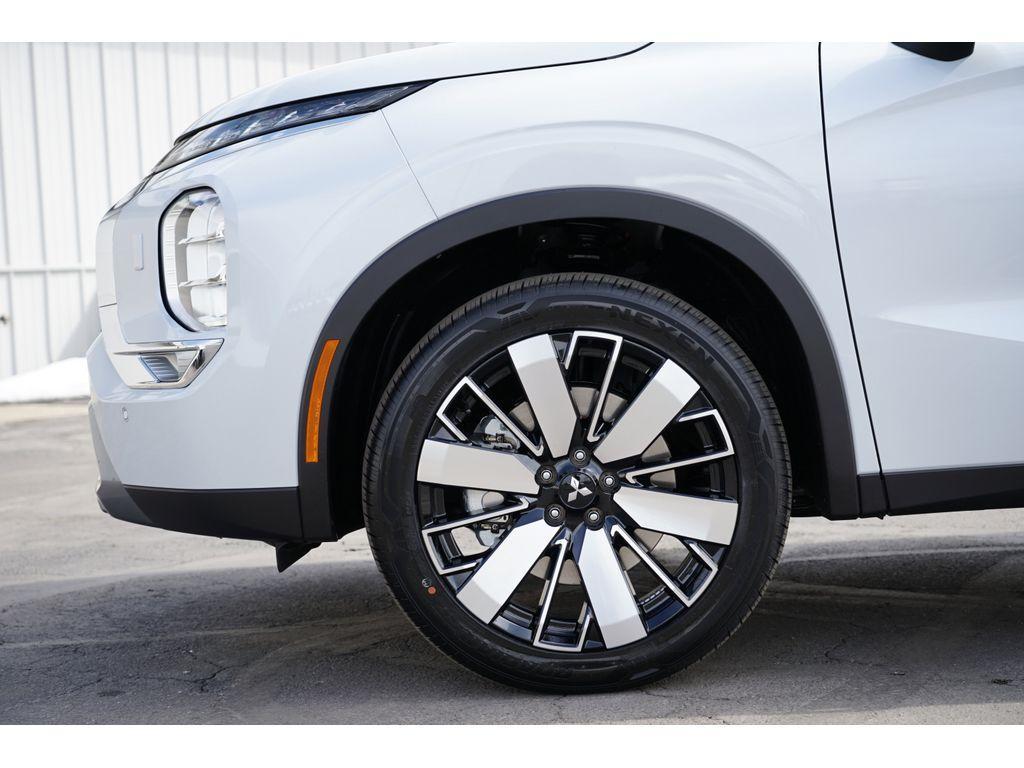 new 2025 Mitsubishi Outlander car, priced at $36,619