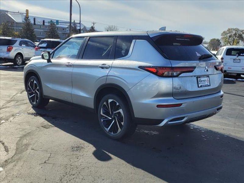 new 2024 Mitsubishi Outlander car, priced at $33,216