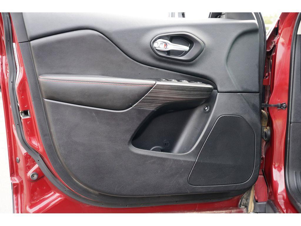 used 2016 Jeep Cherokee car, priced at $16,999