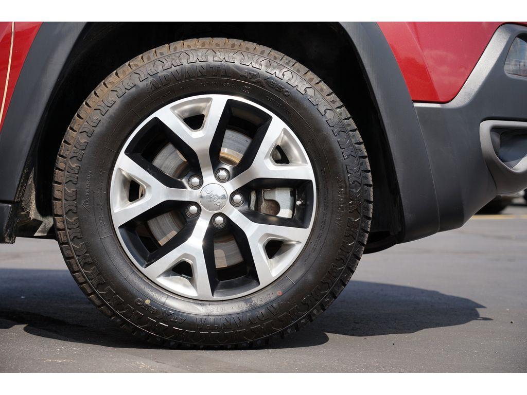 used 2016 Jeep Cherokee car, priced at $16,999