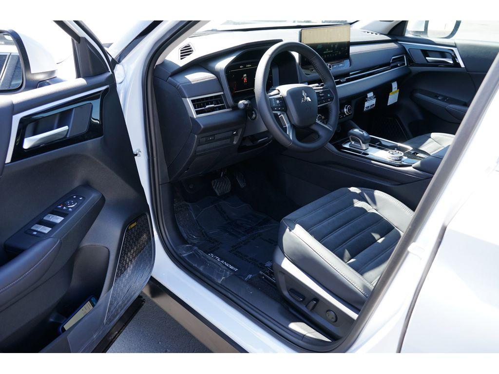 new 2025 Mitsubishi Outlander car, priced at $36,978