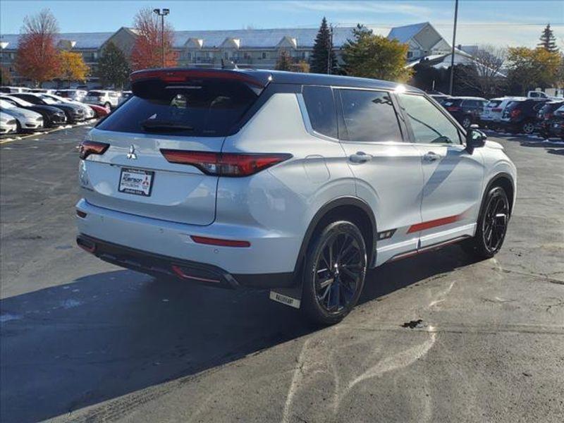 new 2024 Mitsubishi Outlander car, priced at $35,655