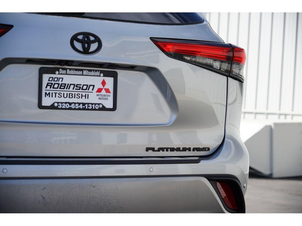 used 2020 Toyota Highlander car, priced at $38,999