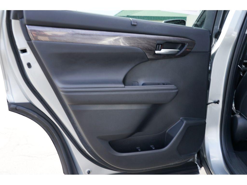 used 2020 Toyota Highlander car, priced at $38,999