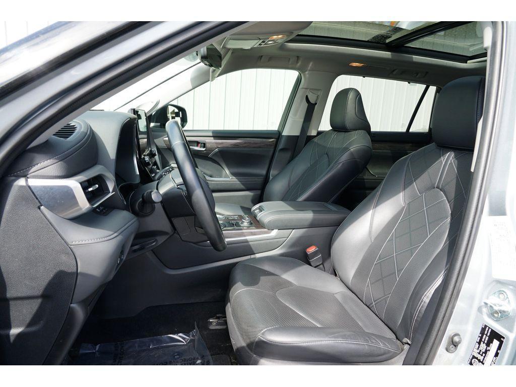 used 2020 Toyota Highlander car, priced at $38,999