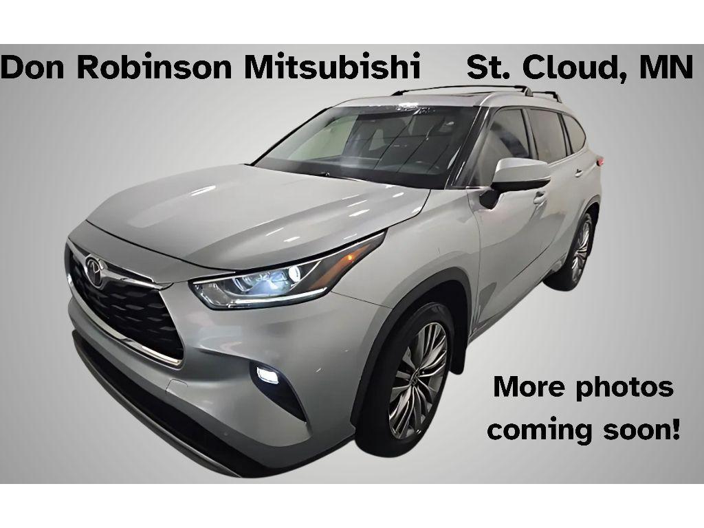 used 2020 Toyota Highlander car, priced at $38,999