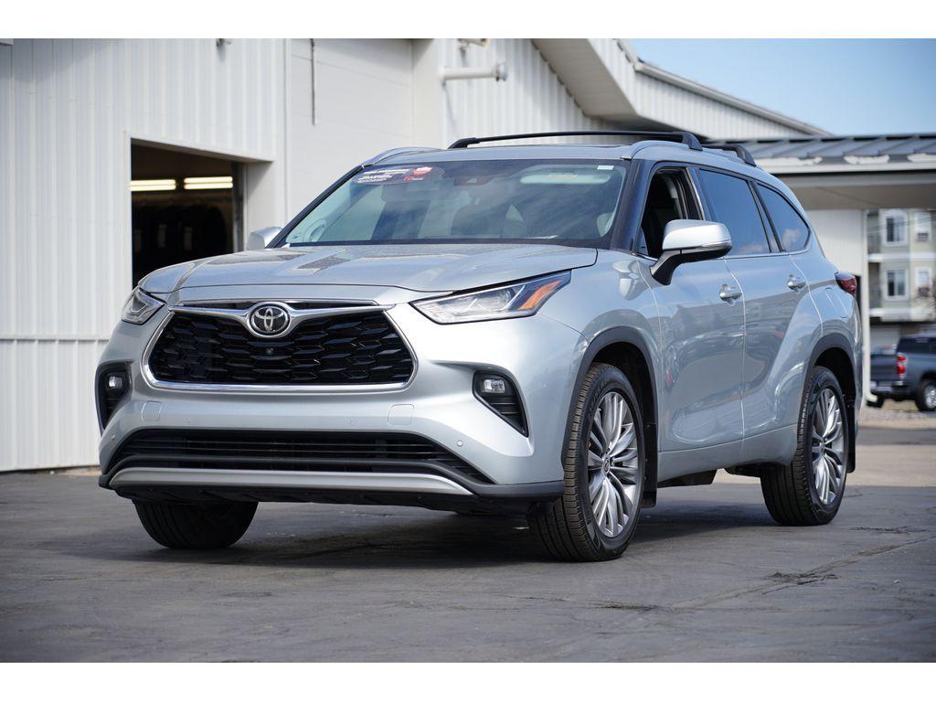 used 2020 Toyota Highlander car, priced at $38,999