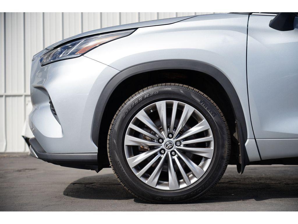 used 2020 Toyota Highlander car, priced at $38,999