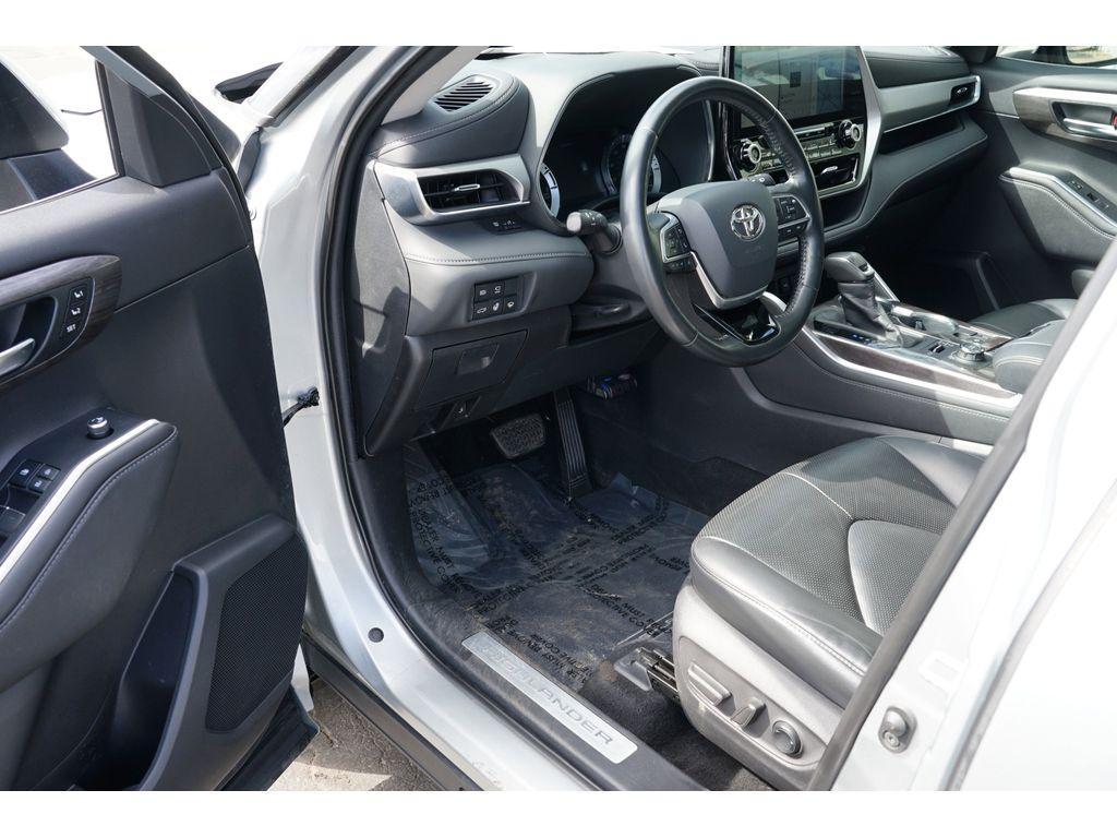 used 2020 Toyota Highlander car, priced at $38,999