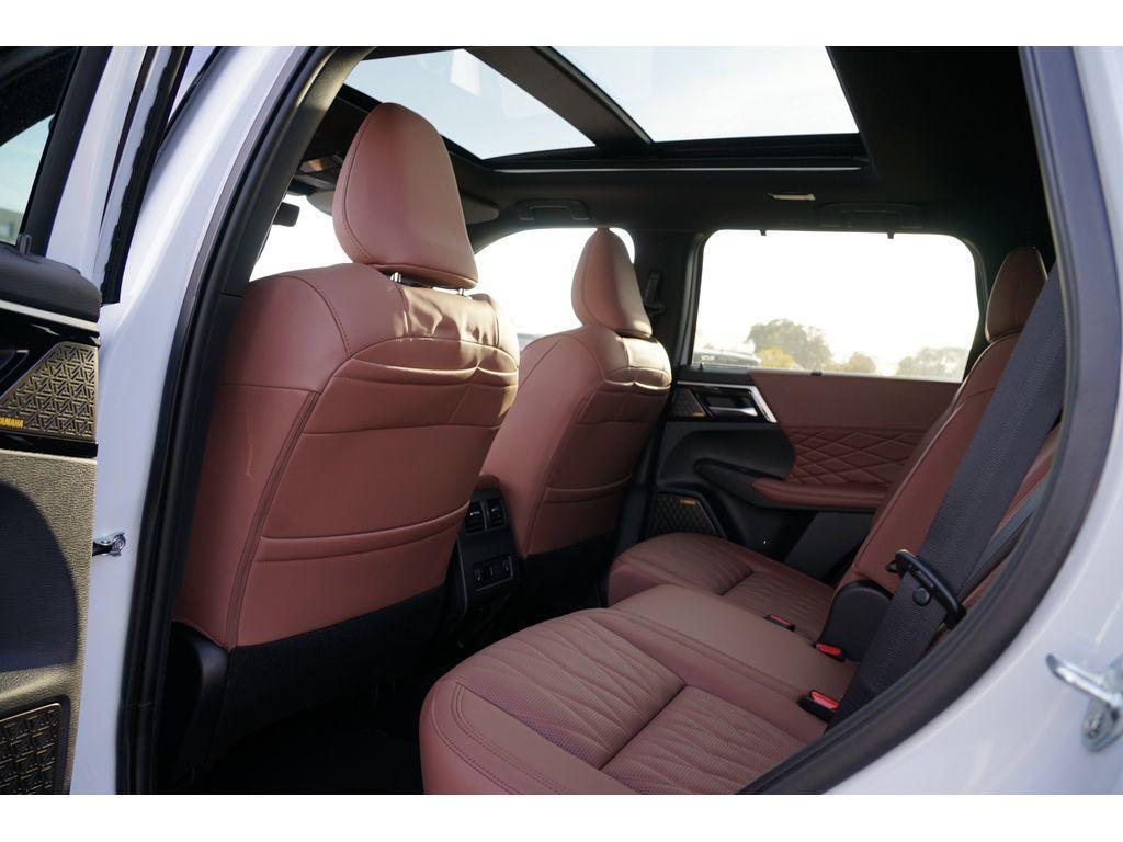 new 2025 Mitsubishi Outlander car, priced at $41,127