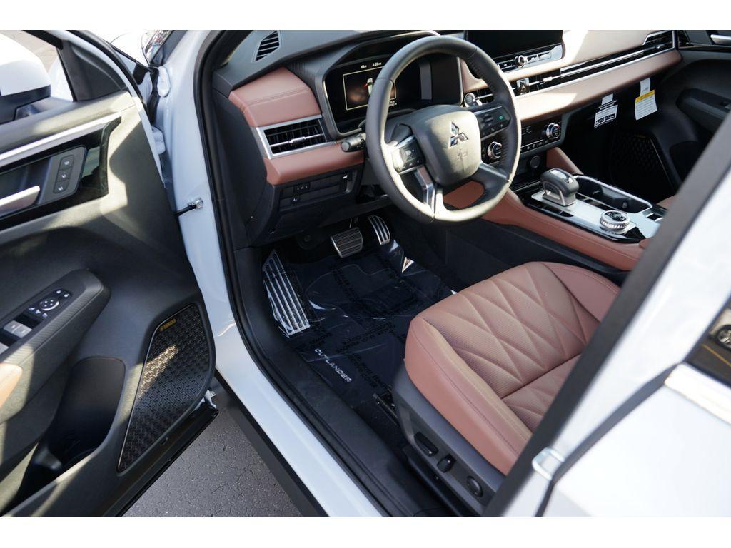 new 2025 Mitsubishi Outlander car, priced at $41,127
