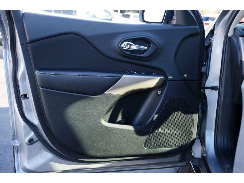 used 2017 Jeep Cherokee car, priced at $12,999