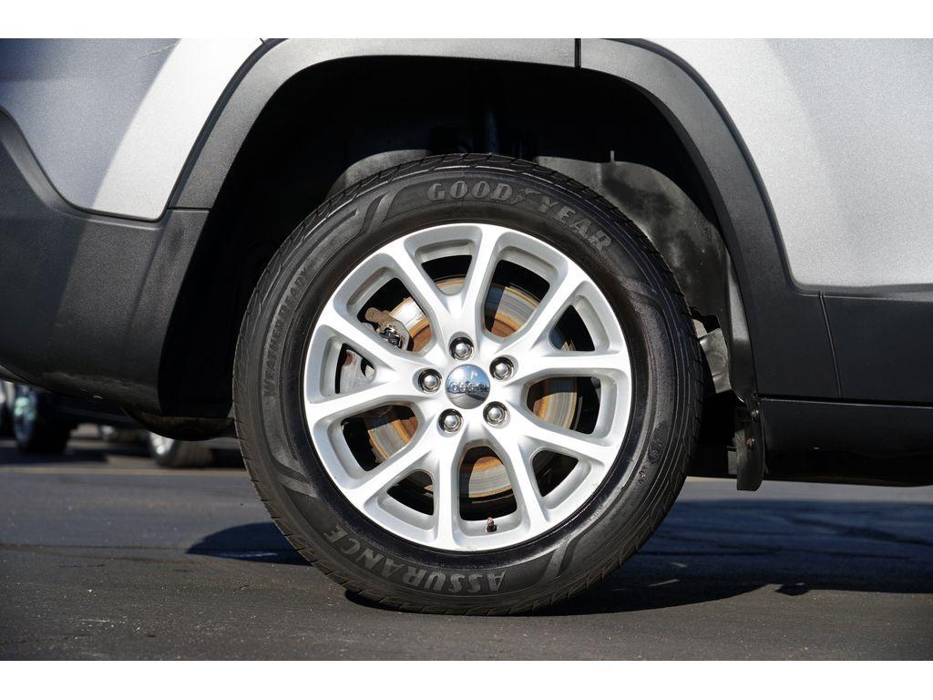used 2017 Jeep Cherokee car, priced at $12,999