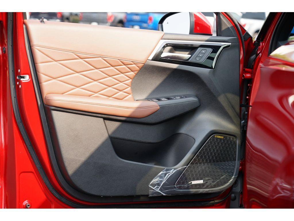 new 2025 Mitsubishi Outlander car