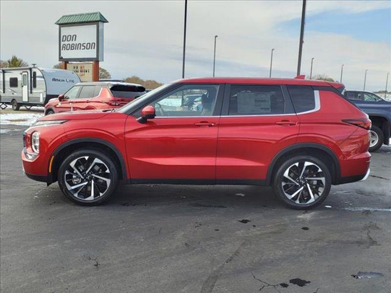 new 2024 Mitsubishi Outlander car, priced at $36,226