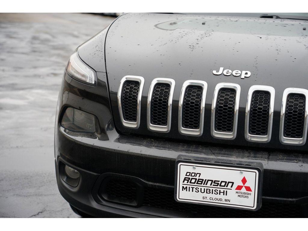 used 2015 Jeep Cherokee car, priced at $10,999